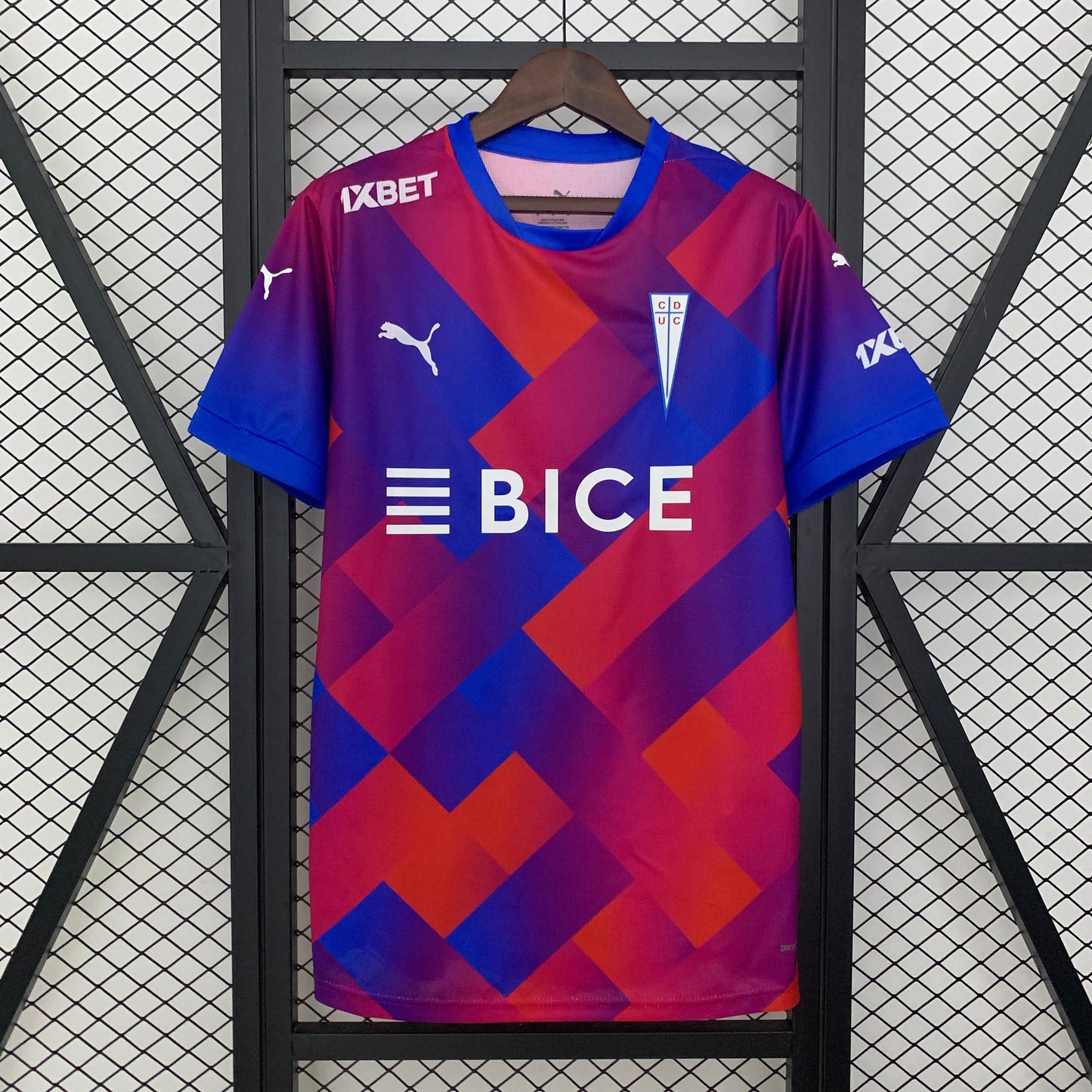 UNIVERSIDAD CATĂLICA III 2025 HOMBRE