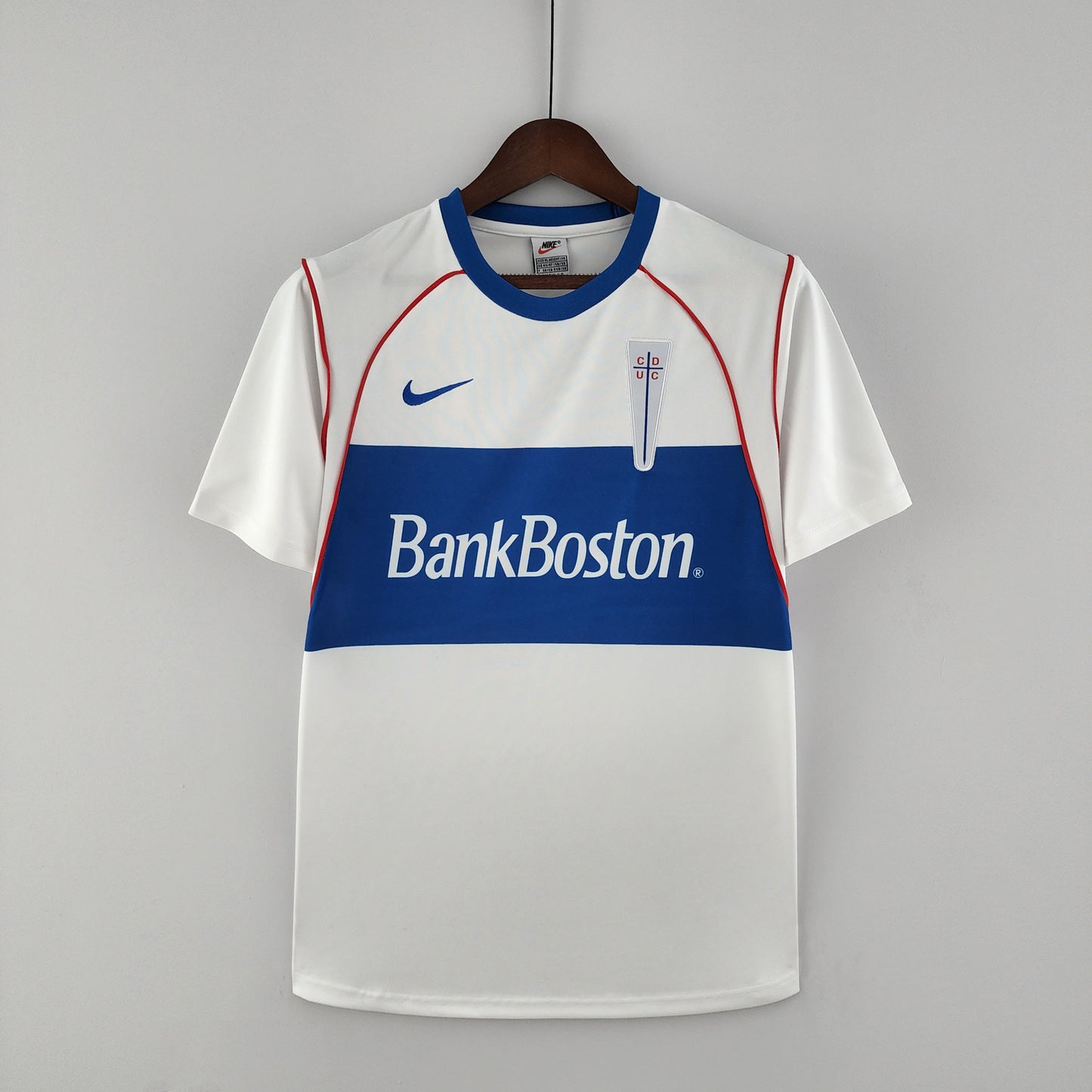 UNIVERSIDAD CATĂLICA I 2002 HOMBRE (RETRO)