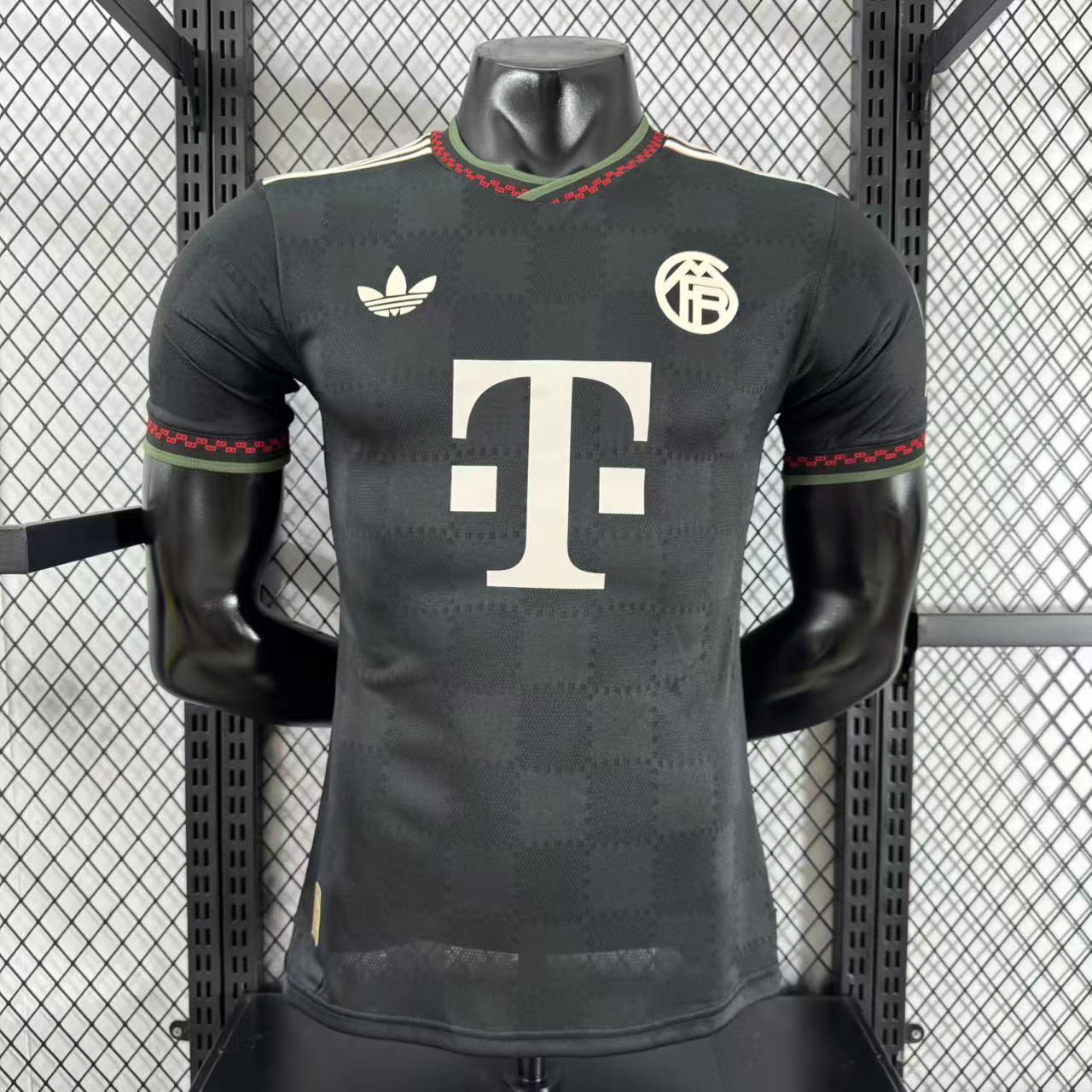 BAYERN MUNICH III 25/26 HOMBRE (VERSIÓN JUGADOR)