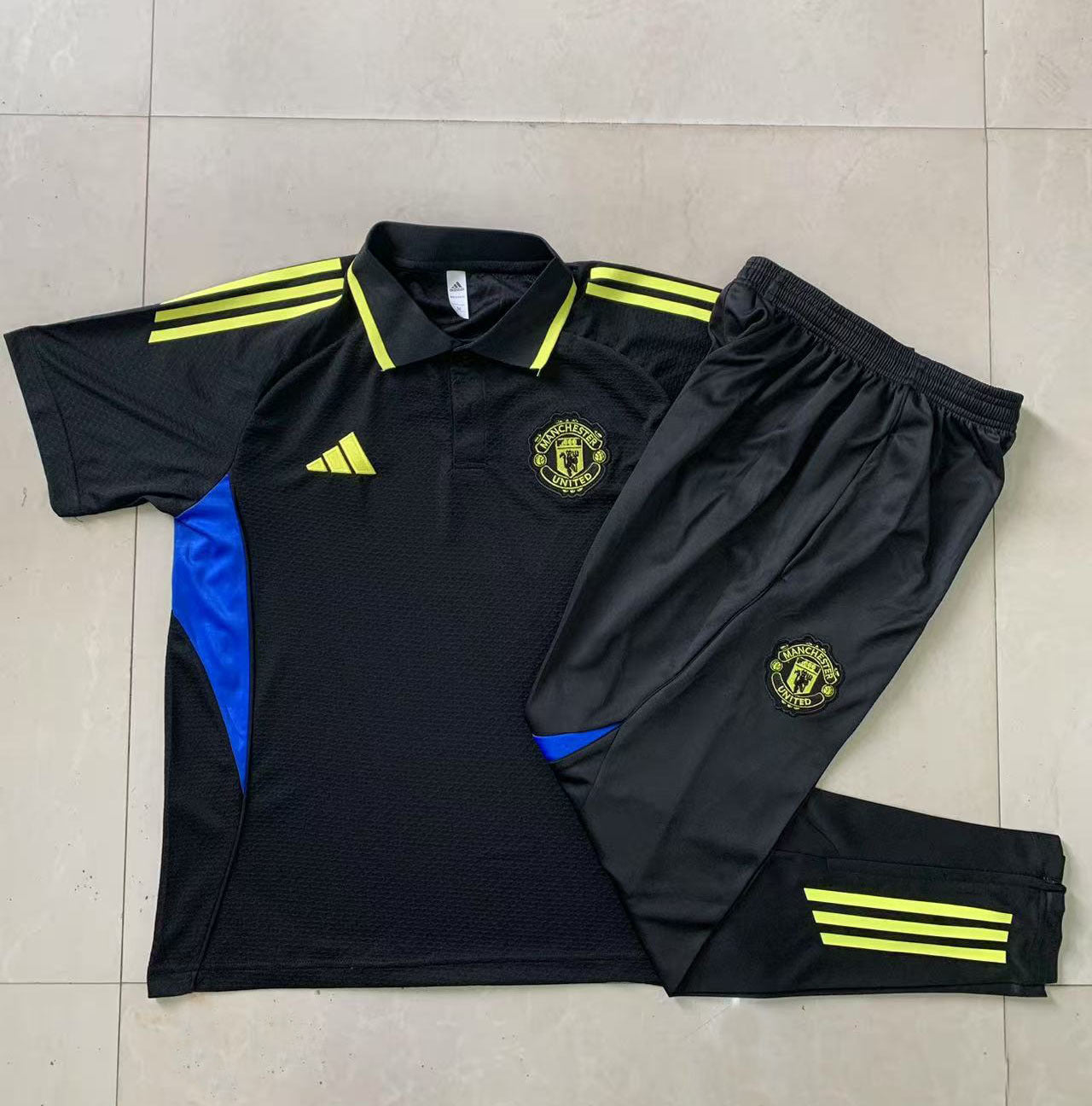 POLO + PANTALONES MANCHESTER UNITED V 25/26