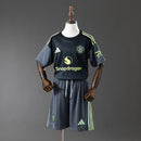 MANCHESTER UNITED CALENTAMENTO II 25/26 CONJUNTO INFANTIL